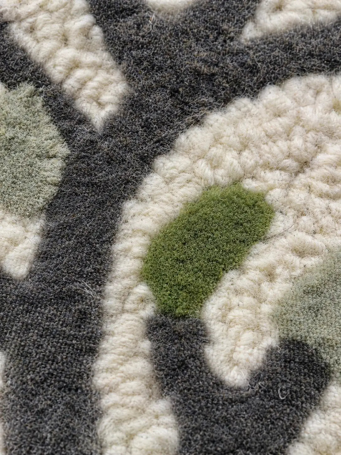 AR-009 | Tree Pattern Hand-Tufted Rug My Store