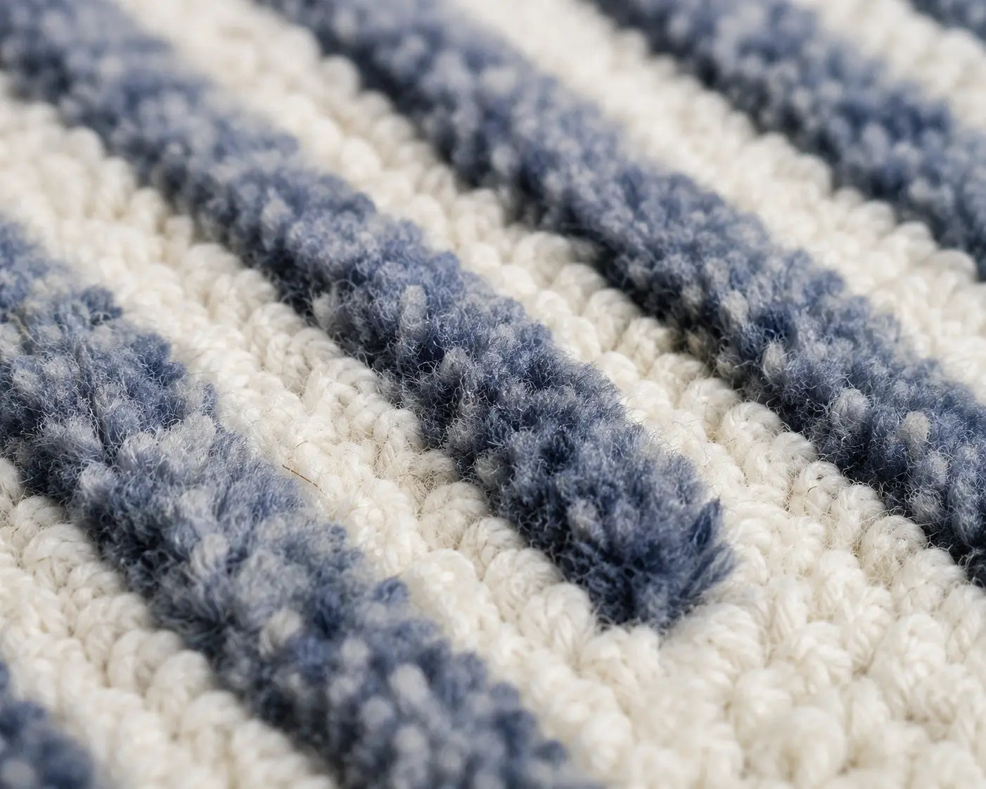 AR-016 | Linear Abstract Hand-Tufted Rug My Store
