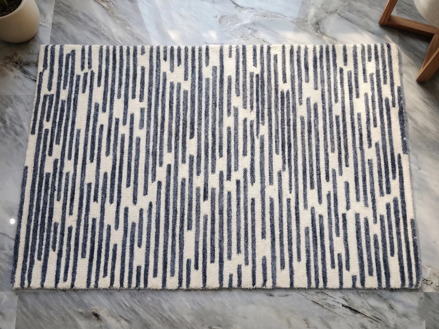 AR-016 | Linear Abstract Hand-Tufted Rug My Store