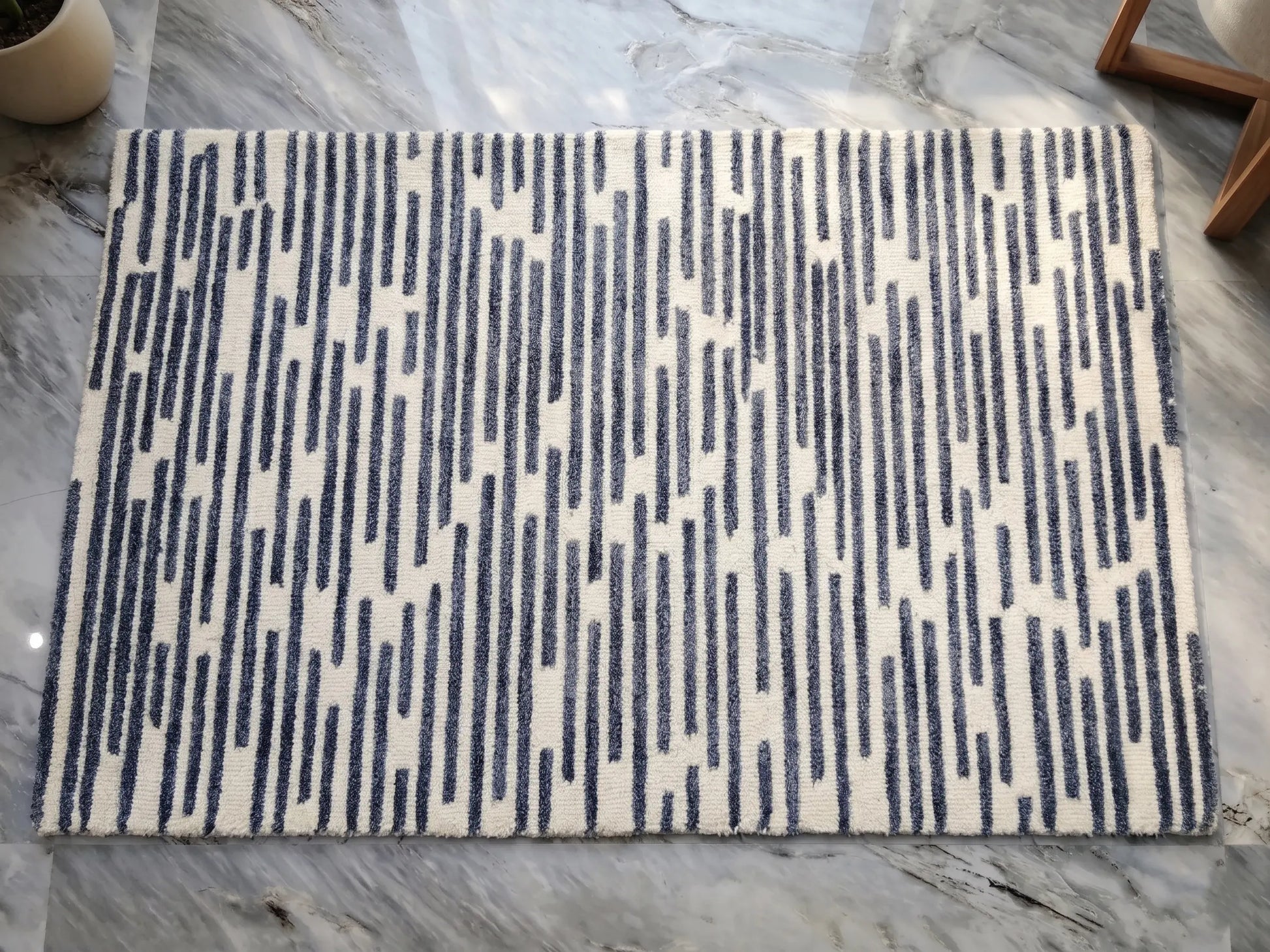 AR-016 | Linear Abstract Hand-Tufted Rug My Store