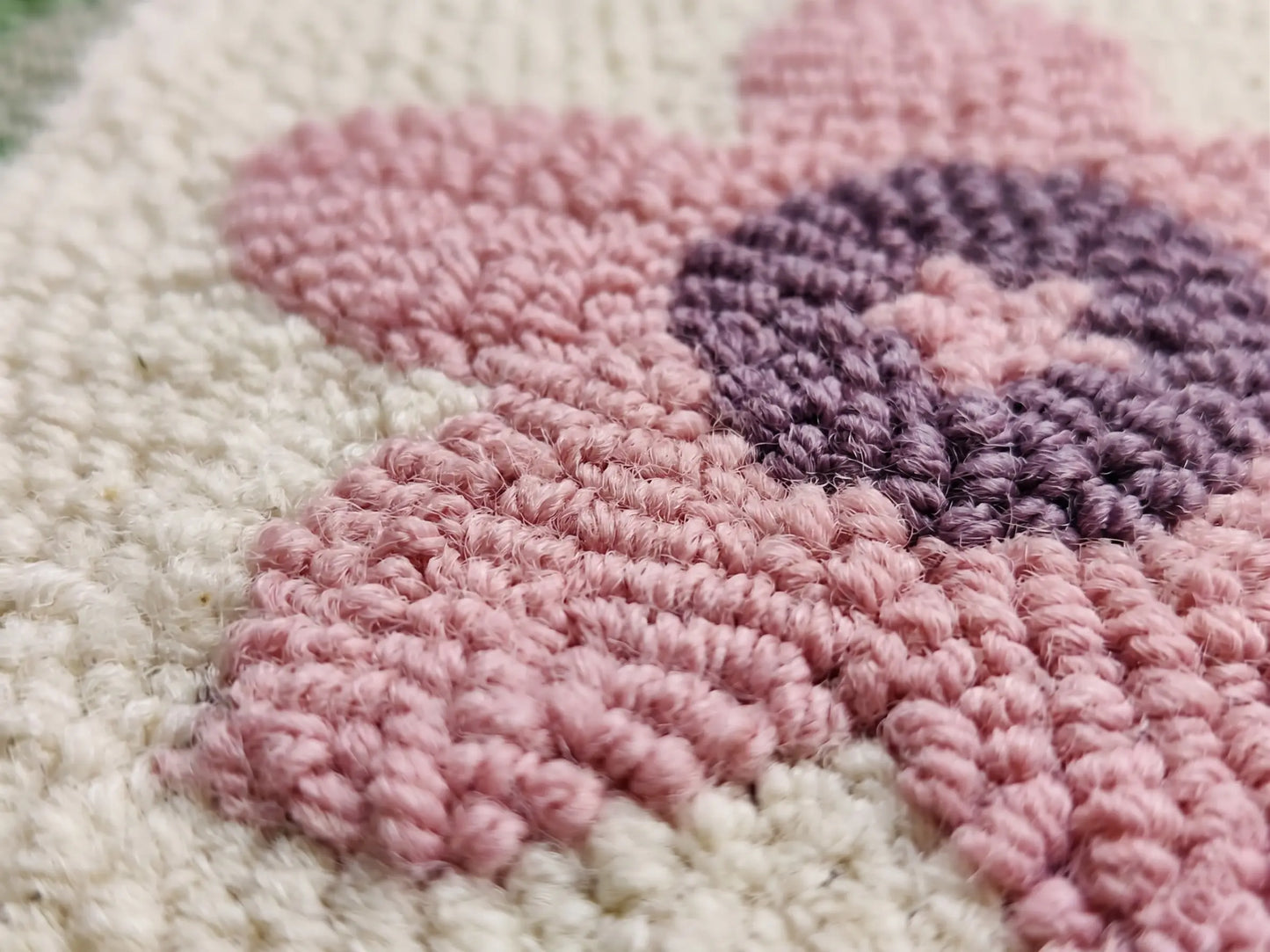 AR-012 | Floral Vine Hand-Tufted Rug My Store