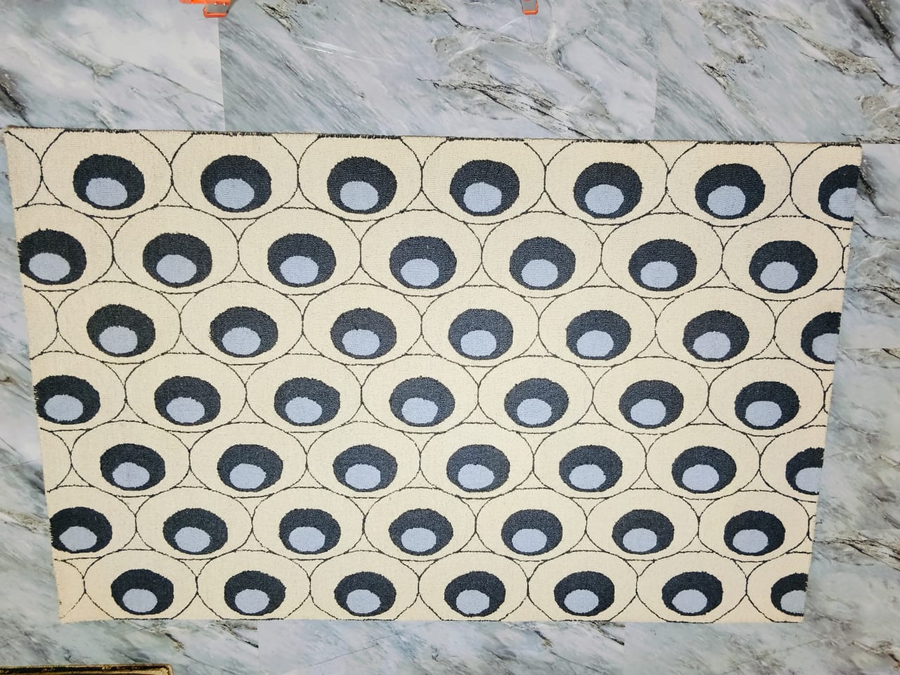 AR-011 | Circular Pattern Hand-Tufted Rug