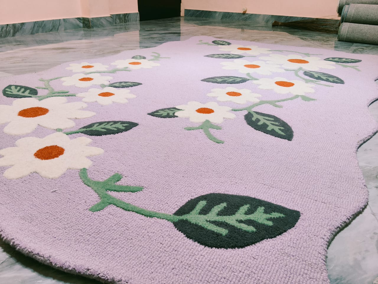 AR-015 | Daisy Floral Hand-Tufted Rug