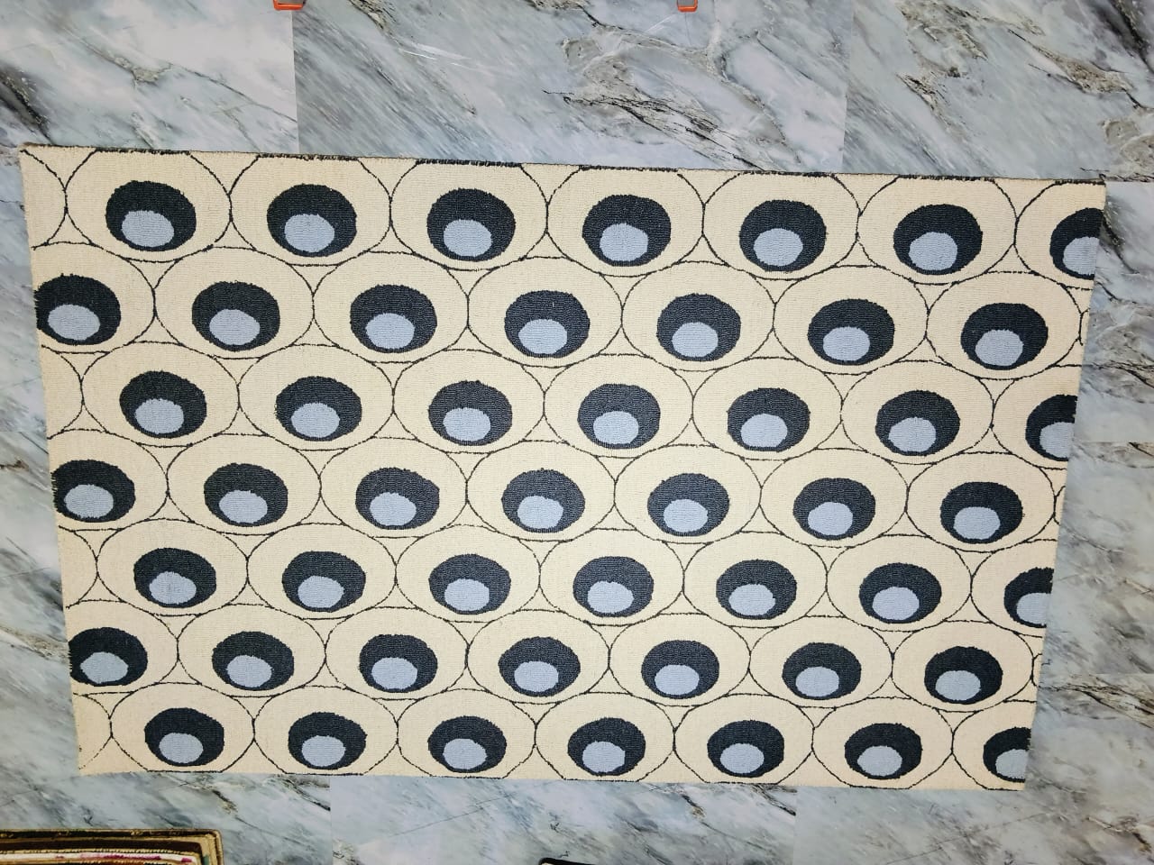 AR-011 | Circular Pattern Hand-Tufted Rug