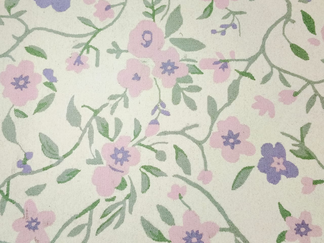 AR-012 | Floral Vine Hand-Tufted Rug