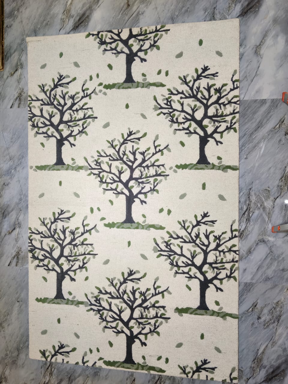 AR-009 | Tree Pattern Hand-Tufted Rug
