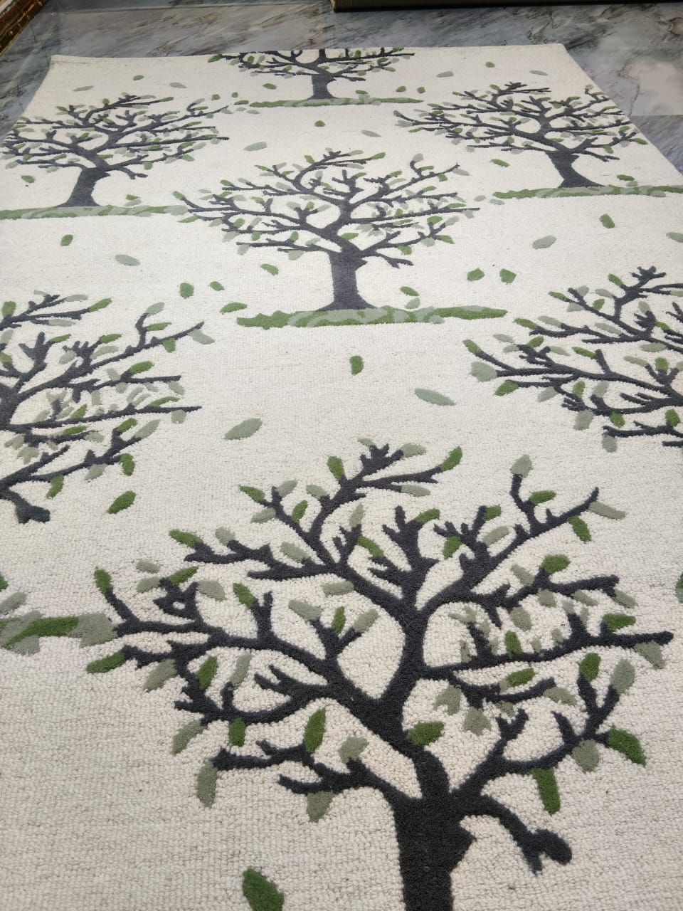 AR-009 | Tree Pattern Hand-Tufted Rug