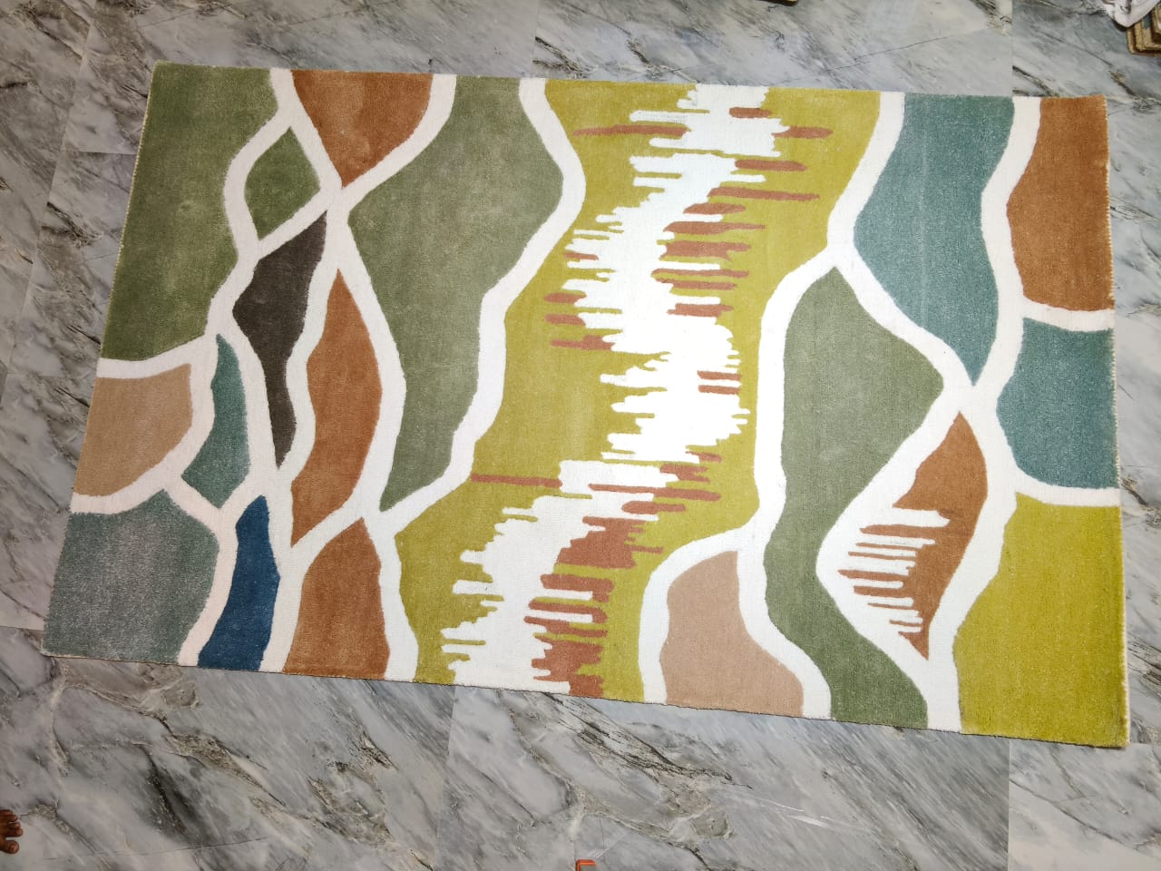 AR-005 | Abstract Modern Hand-Tufted Rug