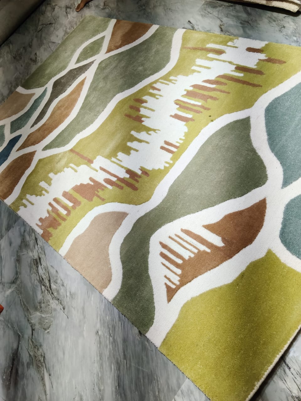 AR-005 | Abstract Modern Hand-Tufted Rug