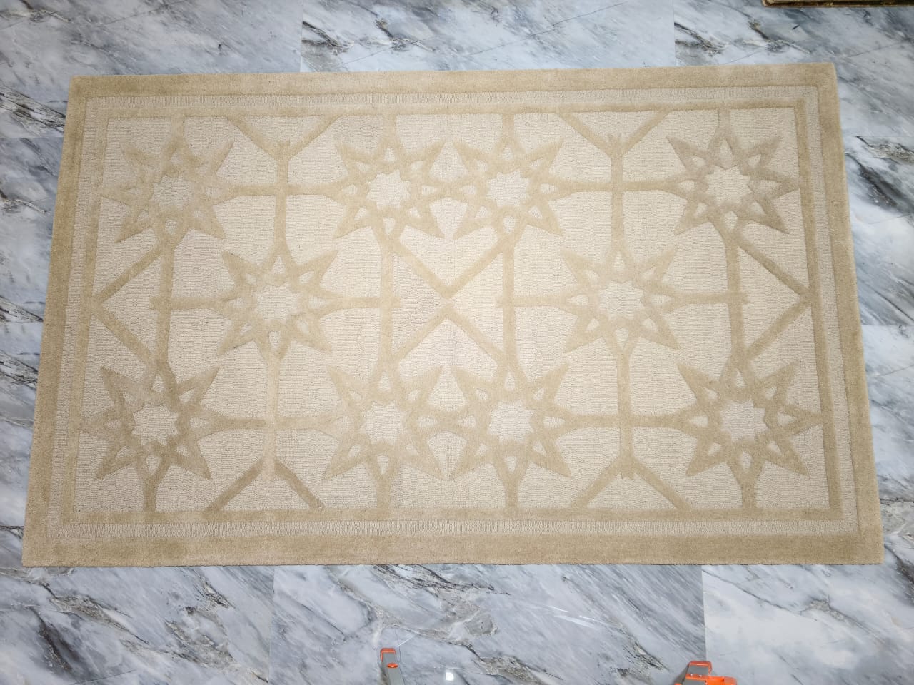 AR-007 | Star Pattern Hand-Tufted Rug