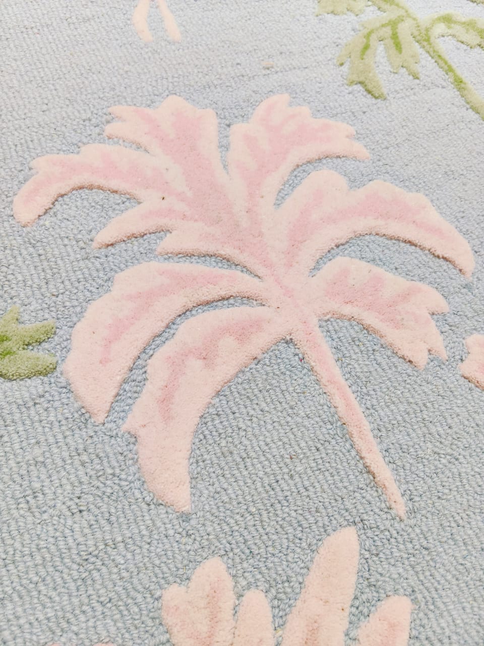 AR-008 | Floral Bird Hand-Tufted Rug