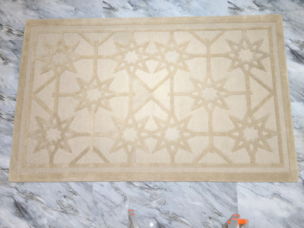 AR-007 | Star Pattern Hand-Tufted Rug