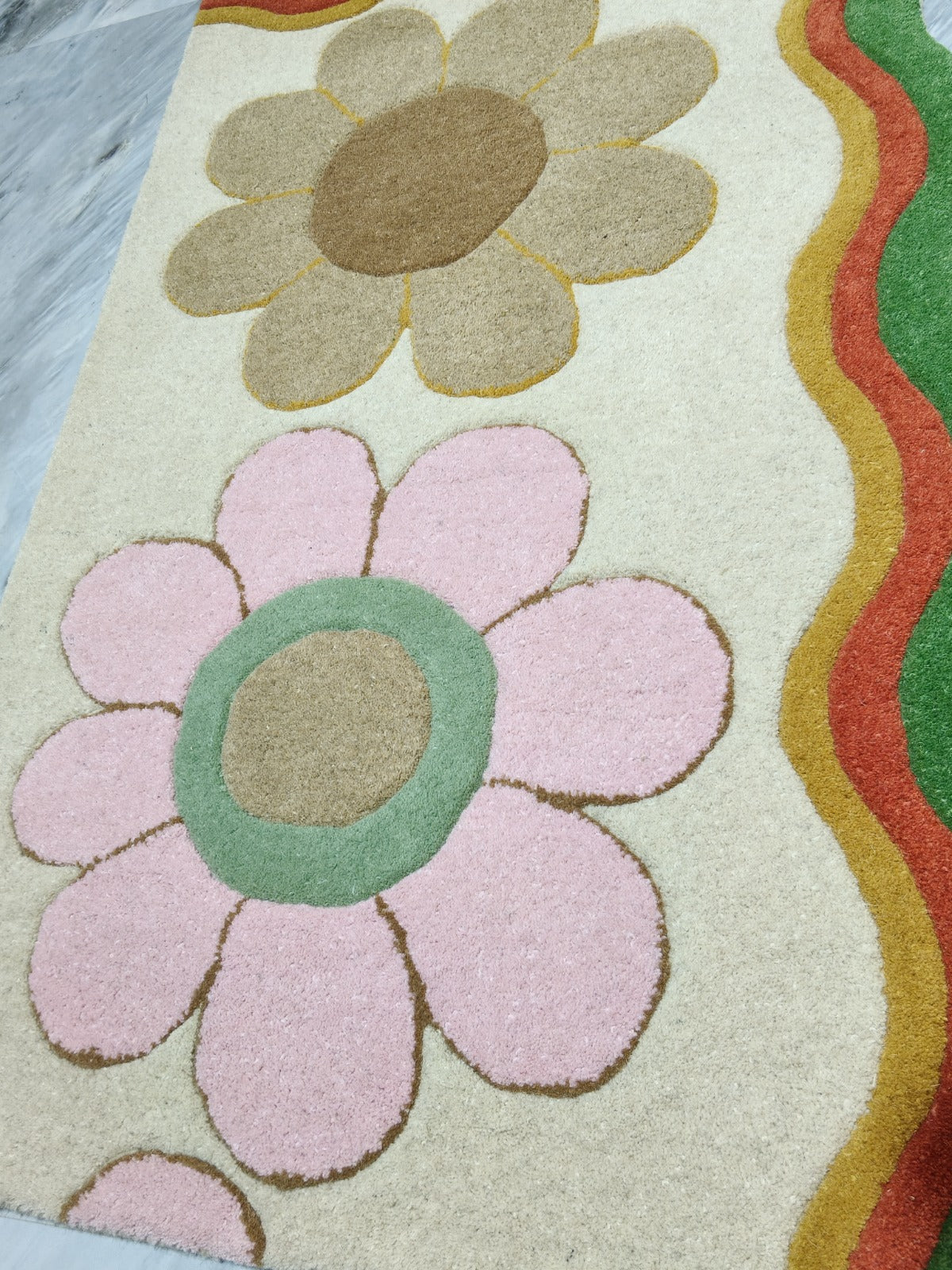 AR-020 | Retro Floral Hand-Tufted Rug
