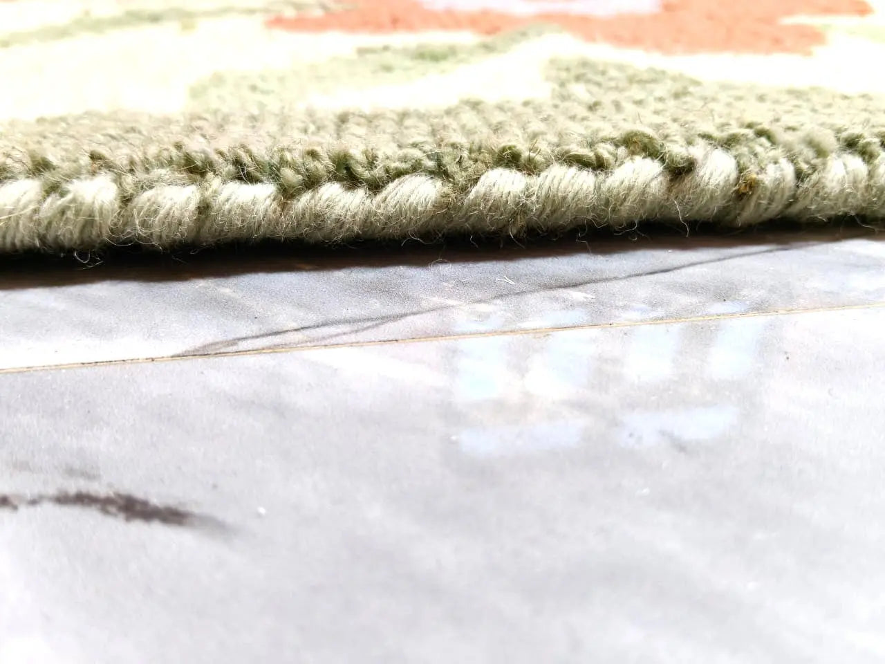 AR-004 | Floral Vine Hand-Tufted Rug My Store