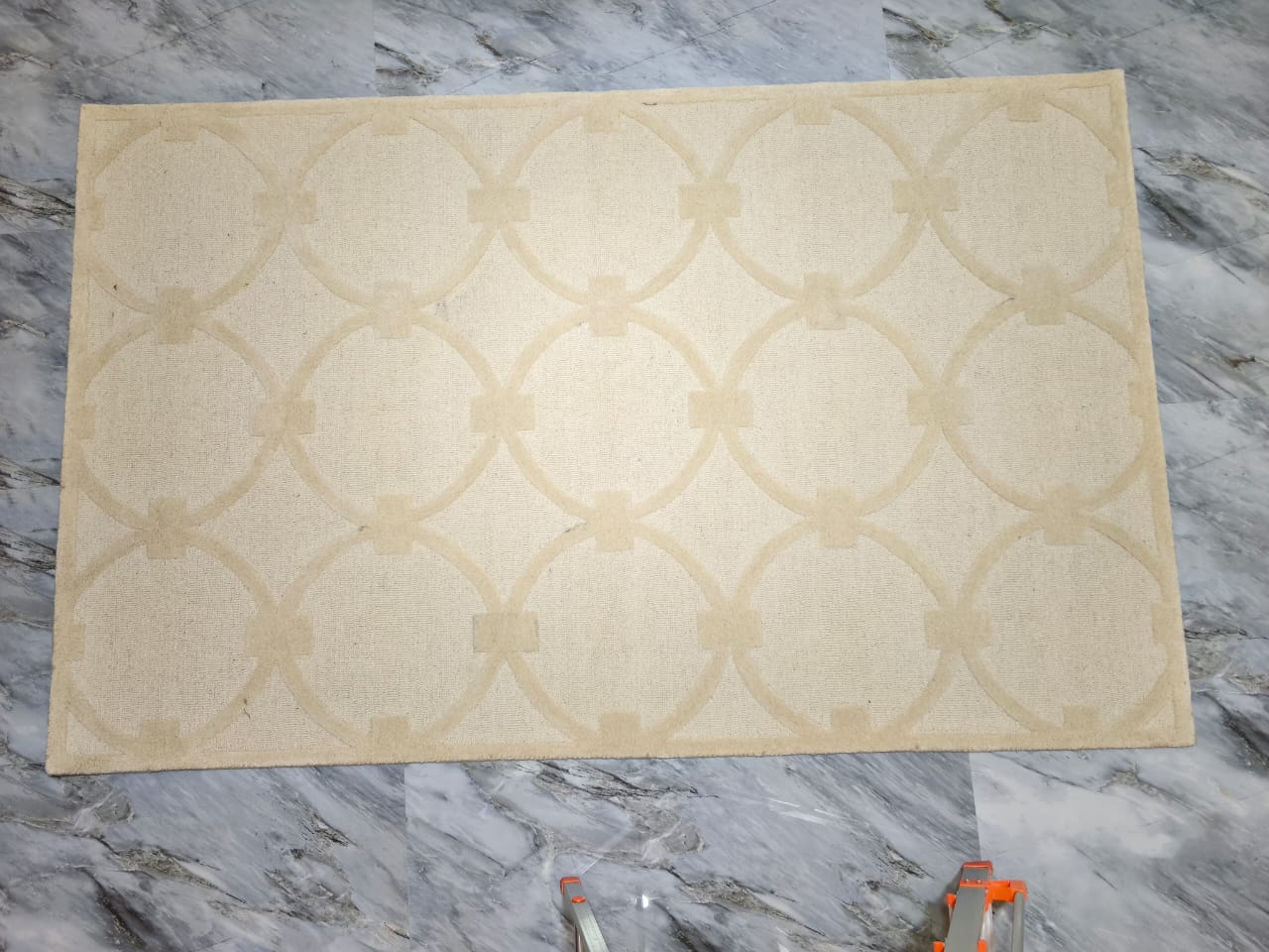 AR-010 | Circular Geometric Hand-Tufted Rug